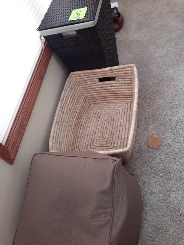 lot 260 image: Nice clothes hamper, Heavy woven laundry basket, stuffed foot stool