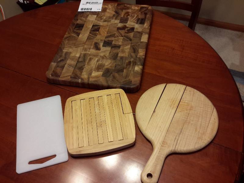 lot 115 image: 4 Cutting boards as pictured