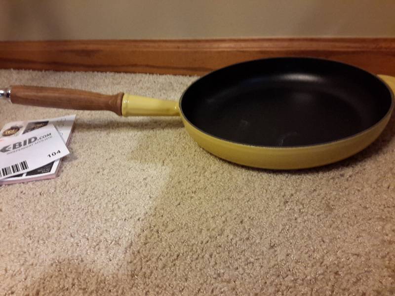 lot 104 image: Le Creuset Frying pan.. NEW   Approx 10 in