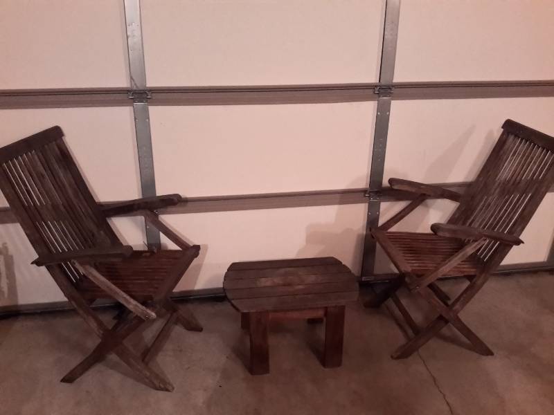 lot 211 image: Pair of TEAK, Raffles Collection wood folding chairs and side table
