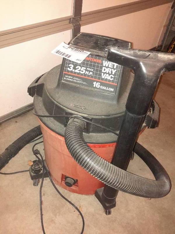 lot 207 image: Sears 3.25 H.P. Wet Dry Vac.. 16 Gallon
