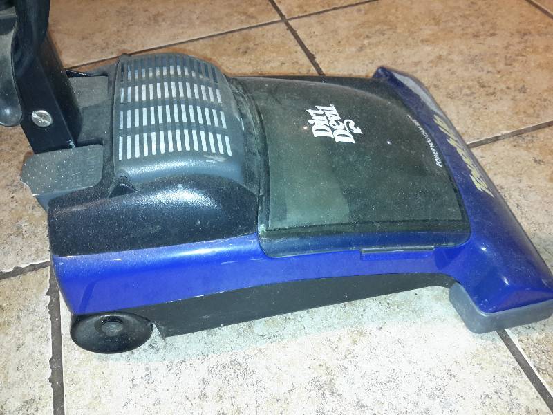 lot 250 image: Dirt Devil Upright Vacuum