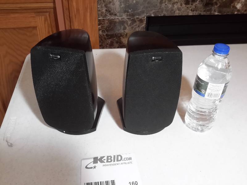 lot 160 image: Pairof Klipsch speakers.  Qunitet.. Approx 10 in h