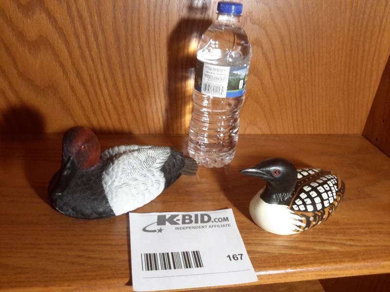 lot 167 image: Small Mallard Carving Small Loon Carving.