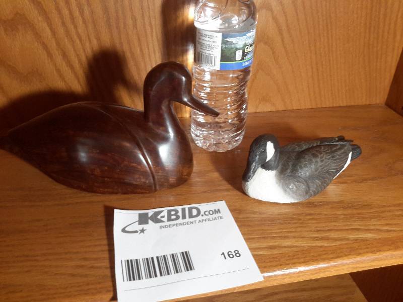 lot 168 image: Solid wood Duck Carving  small goose carving