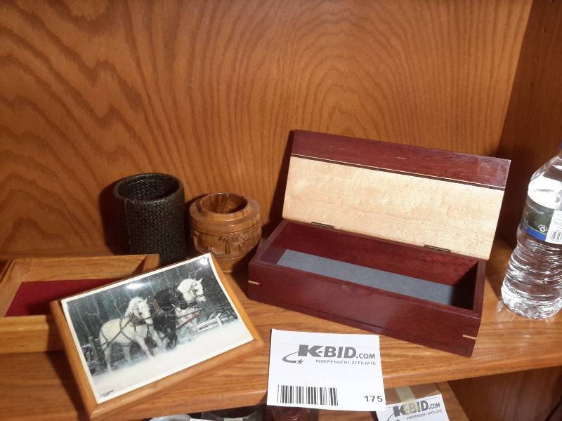 lot 175 image: Nice decorative boxes and pencil boxes