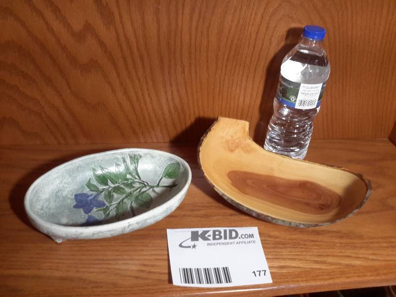 lot 177 image: Beautifully carved wood bowl..and nice trinket dish