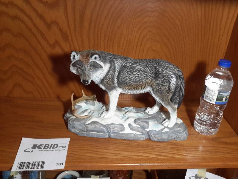 lot 181 image: Wolf Carving.. By Johansson