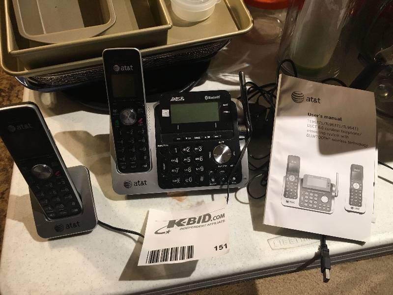 lot 151 image: Pair of AT and T Cordless phones
