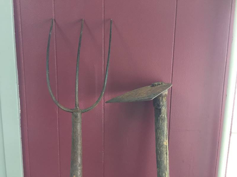 lot 41 image: Vintage Pitchfork & Hoe