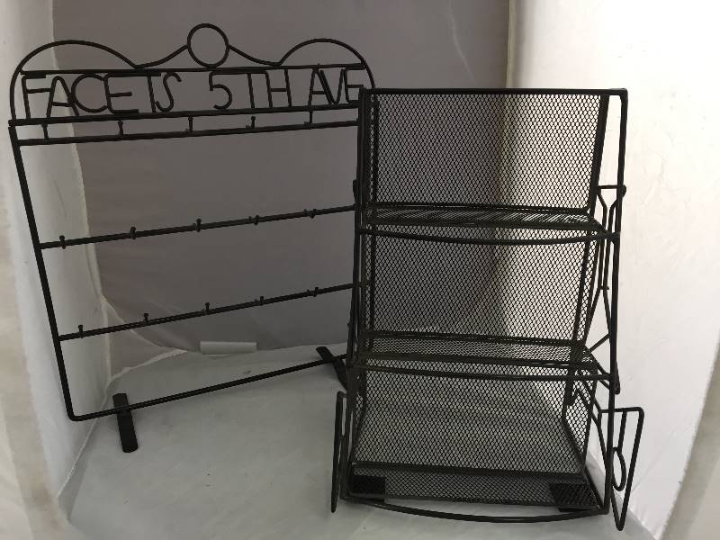 lot 79 image: Metal Wire Jewelry Displays Shelves