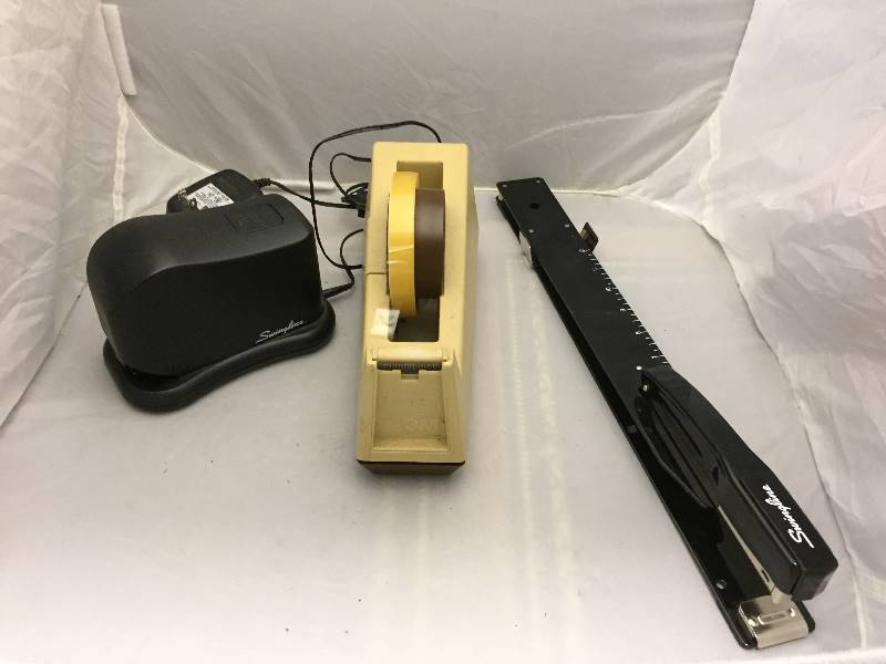lot 29 image: Electric Stapler, Tape Dispenser, StaplerRuler
