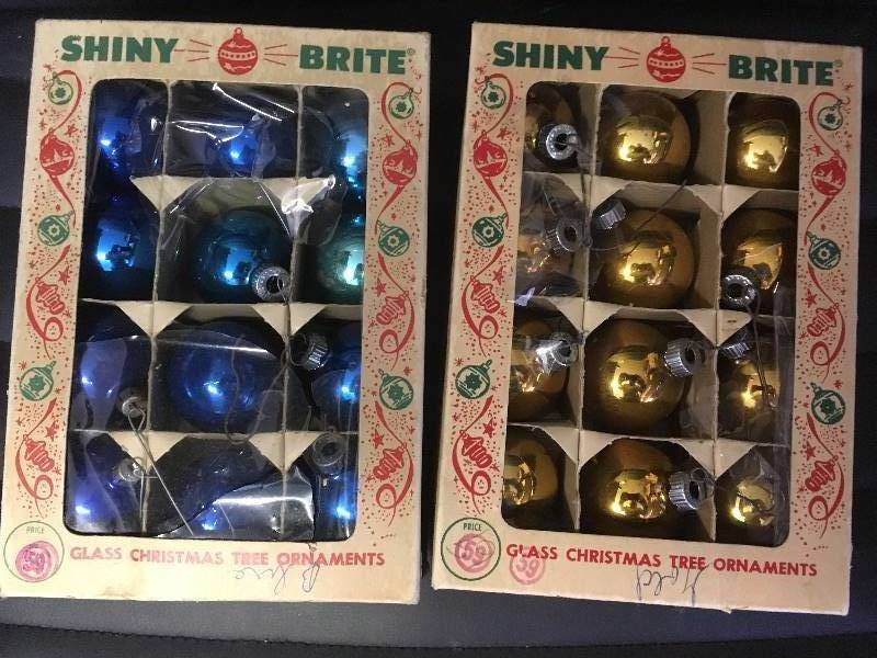 lot 133 image: Vintage Shiny Brite Glass Christmas Ornaments Balls