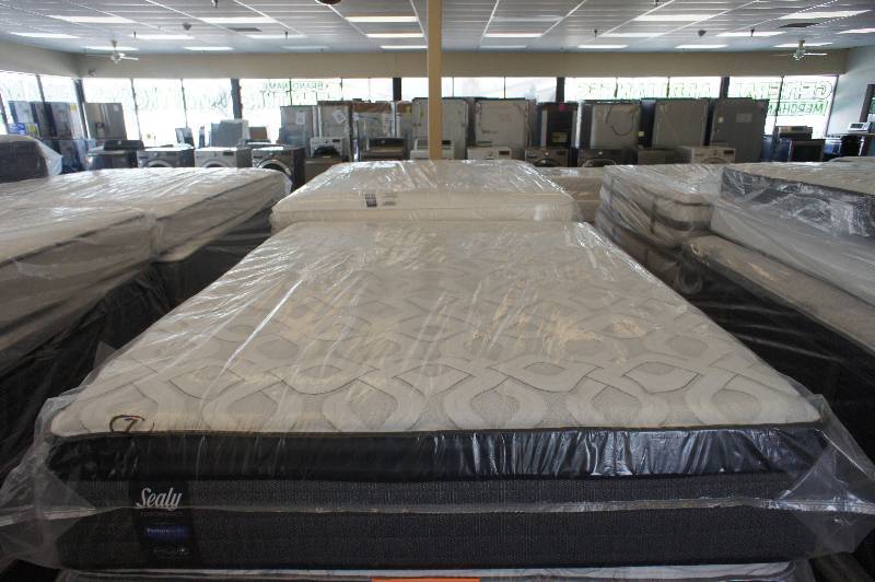 lot 20 image: NEW - QUEEN SIZE - SEALY POSTUREPEDIC - PERFORMANCE - EXCLUSIVE - PILLOWTOP - QUEEN SIZE MATTRESS MSRP $1199.99