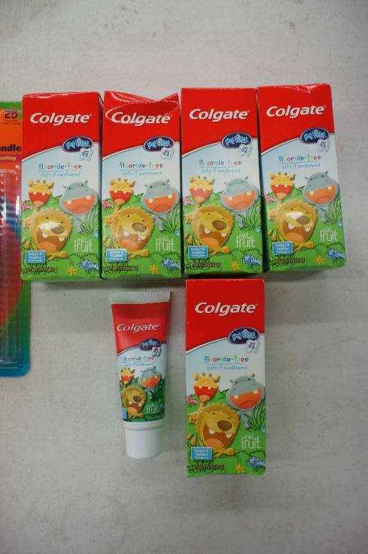 lot 68 image: Lot of 9 dental hygeine products