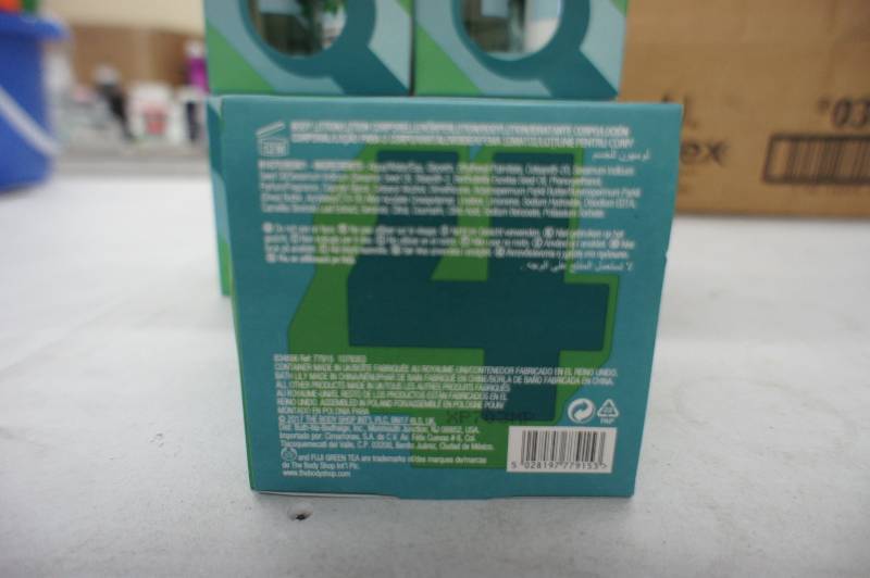 lot 71 image: Lot of five boxes of the body shop green tea shower gel