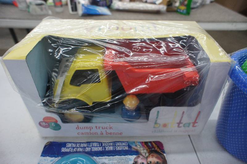 lot 76 image: Box of kids toys