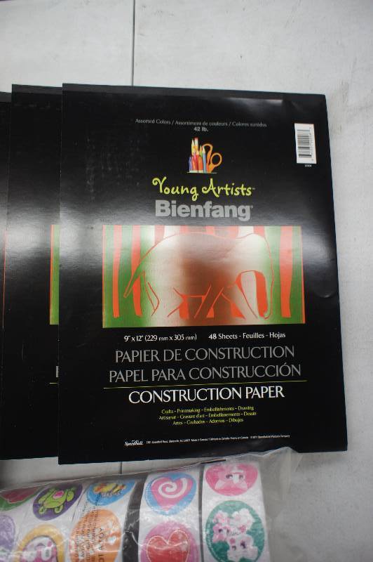 lot 80 image: Lot of art supplies
