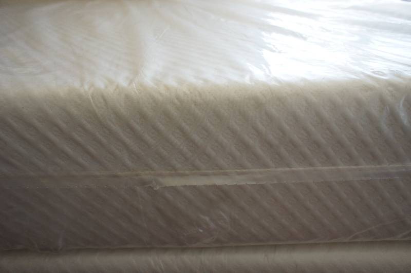 lot 22 image: NEW SEALY POSTUREPEDIC  - CALIFORNIA KING CALI KING MEMORY FOAM MATTRESS - MSRP $2299.99