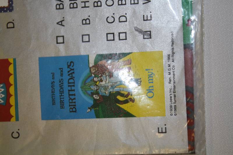 lot 33 image: Wizard of Oz plastic door sign, Wizard of Oz 3D activity book, Wizard of Oz Place mat
