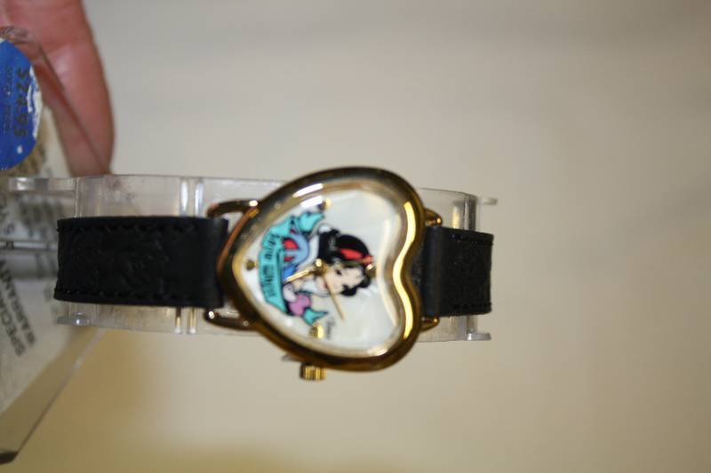 lot 43 image: Snow White Watch