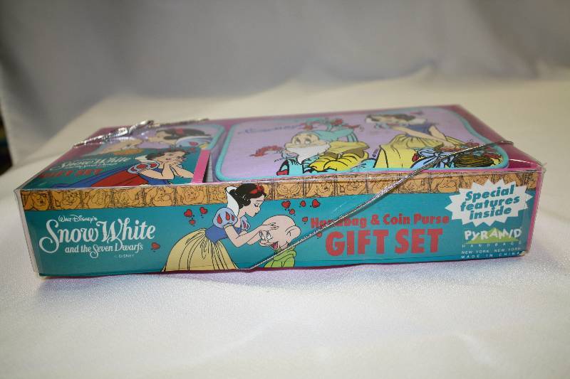 lot 68 image: Snow White handbag, Snow White coin purse