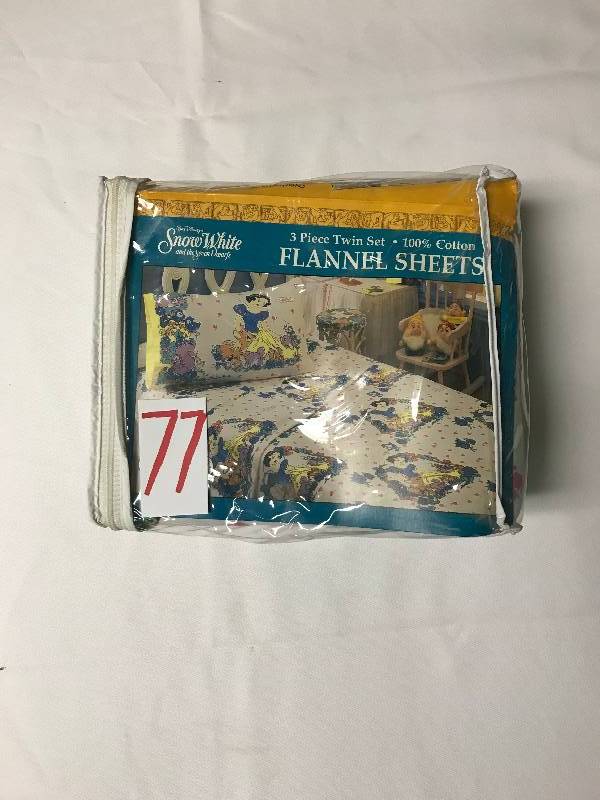 lot 77 image: Snow White three piece twin set flannel sheets
