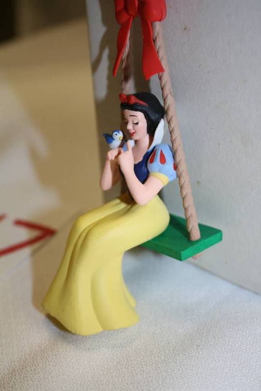 lot 117 image: Snow White Ornament