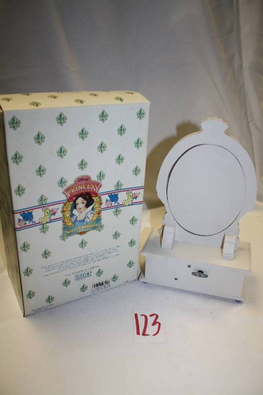 lot 123 image: Schmid Snow White Armoir Tune Someday My Prince Will Come