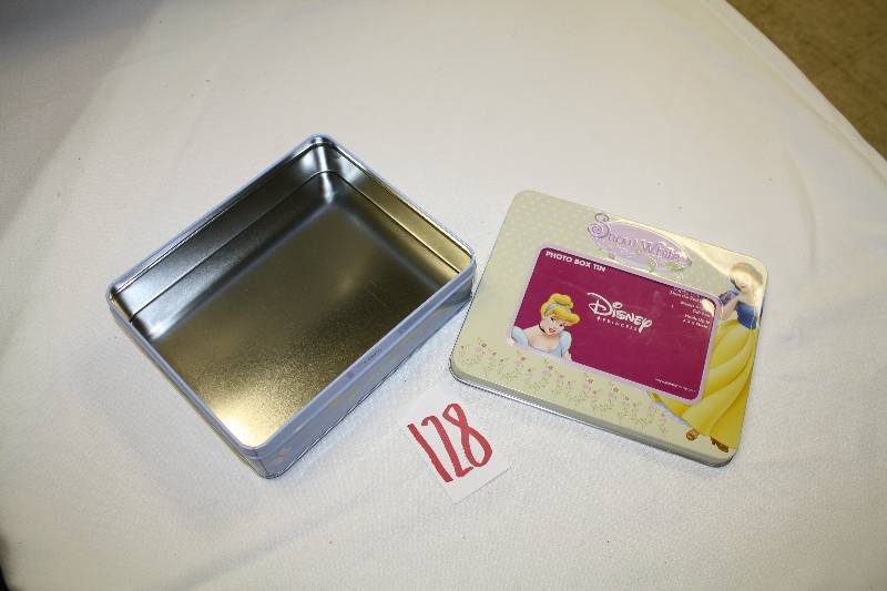 lot 128 image: Snow White Photo Tin