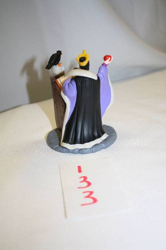 lot 133 image: Wicked Queen Figure