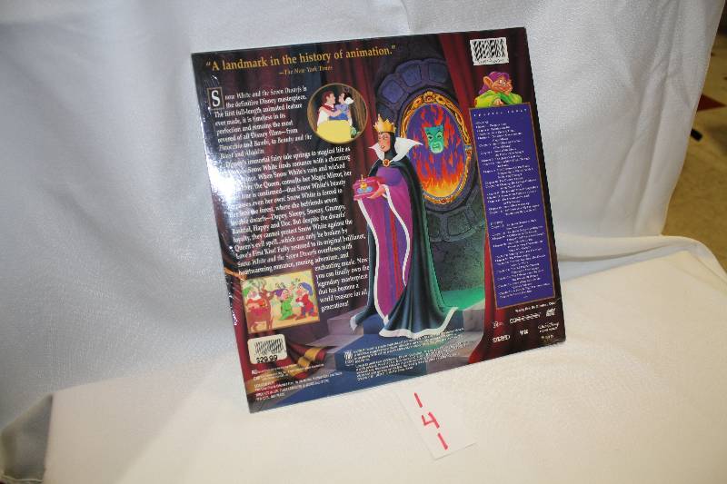 lot 141 image: Snow White Extended Play Laser Disc