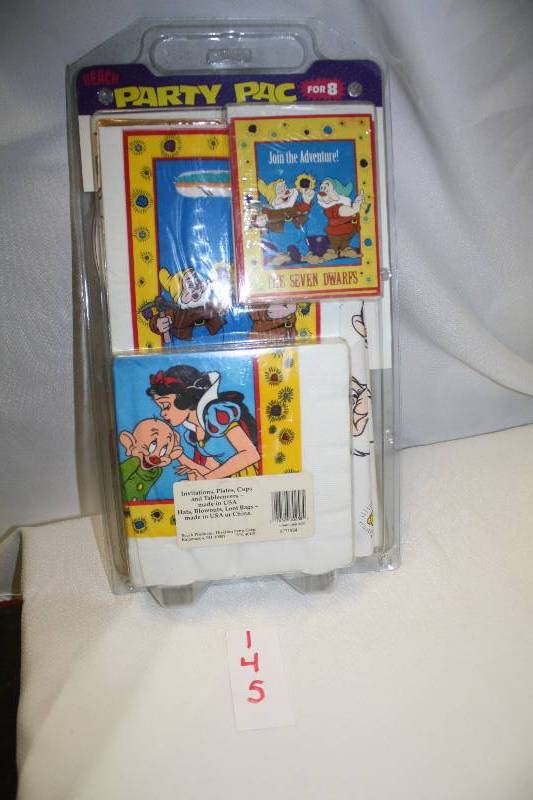 lot 145 image: Snow Wachite Party Pack
