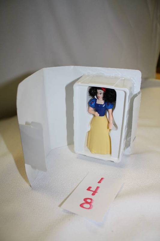lot 148 image: Snow White McDonalds Toy