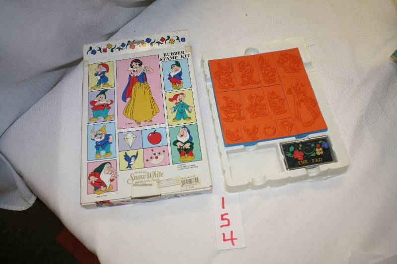 lot 154 image: Snow White Rubber Stamp Set