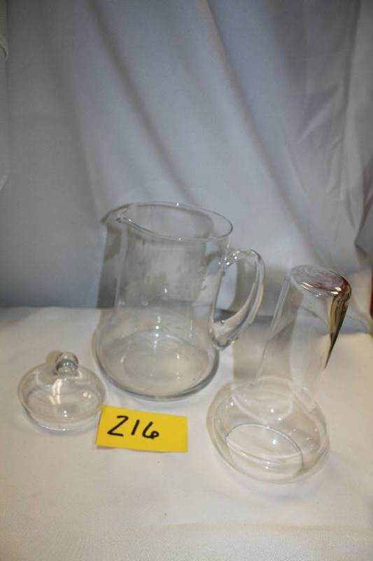 lot 216 image: Princess House Heritage Pitcher wlid and ice liner