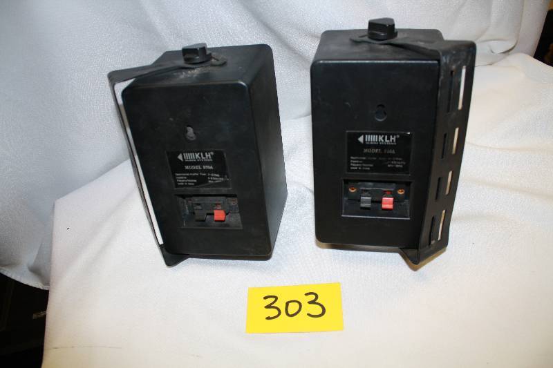 lot 303 image: KLH Audio System Speakers