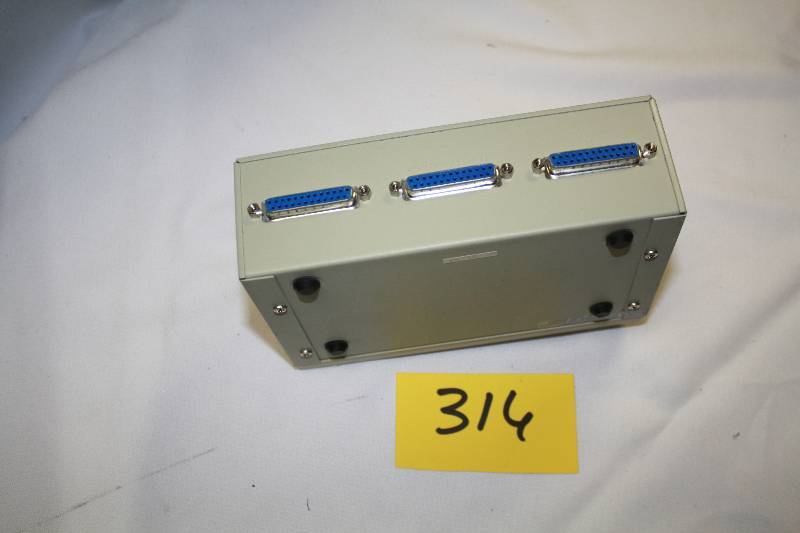 lot 316 image: Data Switch