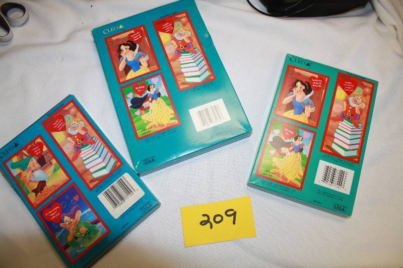 lot 209 image: Snow White and the Seven Dwarfs Valentines Three Boxes (32 )(38)(32)