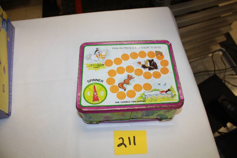 lot 211 image: Snow White Lunch Box with Game on Back