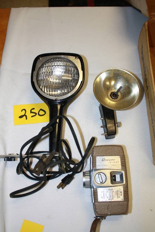 lot 250 image: Revere Eight Model Fifty Five Movie Camera ,External  Light and Flash attachments