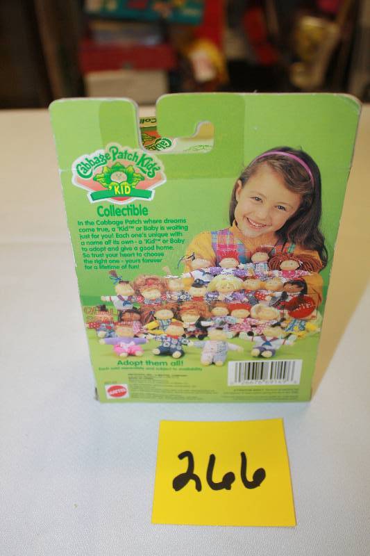 lot 266 image: Cabbage Patch Kids Collectable Yuka Lindsey  August 1st