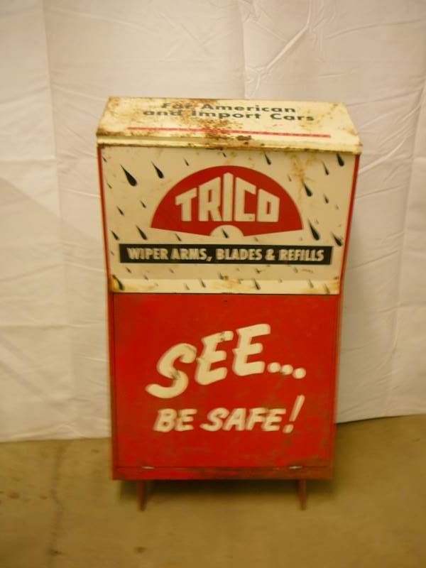 lot 1 image: Trico Metal Cabinet