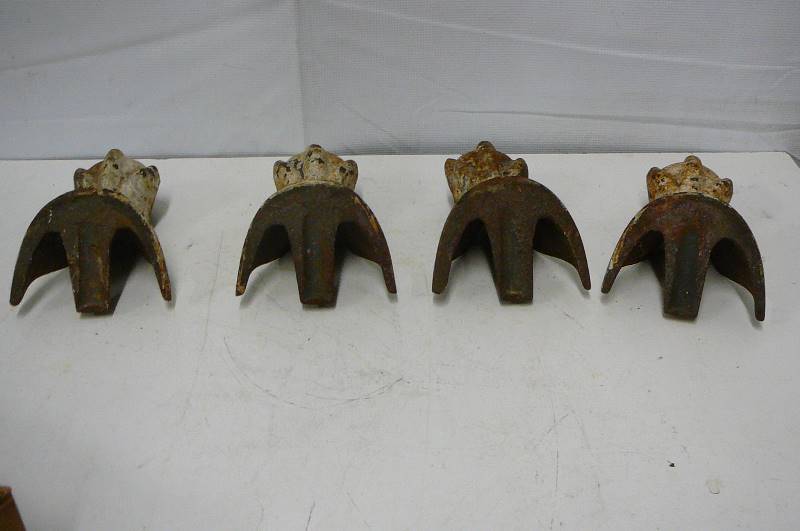 lot 6 image: Claw Bath Tub Feet