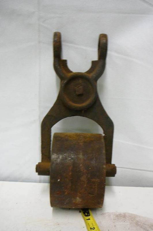 lot 13 image: Large Iron Pullie