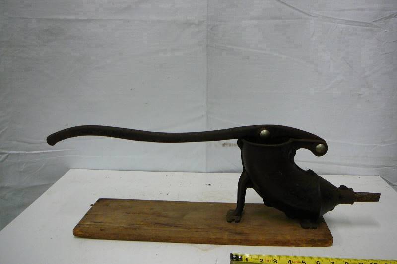 lot 14 image: Sausage Stuffer