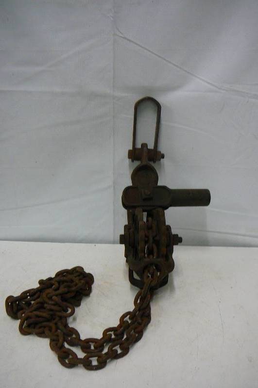lot 28 image: Chain Winch