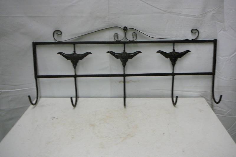 lot 32 image: Coat Rack