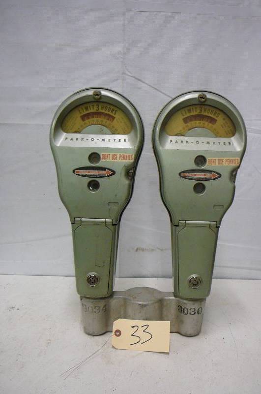 lot 33 image: Dual Park-O-Meter
