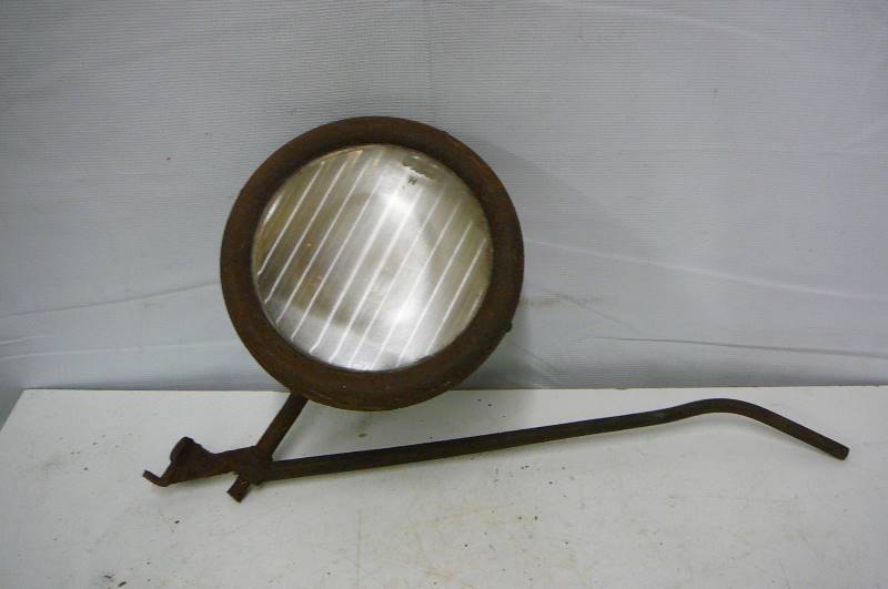 lot 39 image: Ford Head light & Bracket